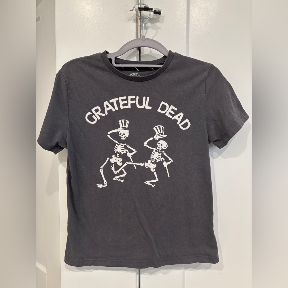 Grateful Dead Kids Tee with White Skeletons. Size M (8/10)